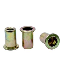 Tuerca remachable M-6, con cabeza